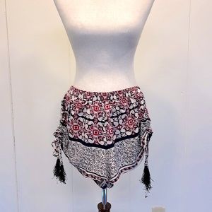 Angie Comfy Shorts Lg. Adjustable Sides Multi Color Worn 1X Excellent Condition